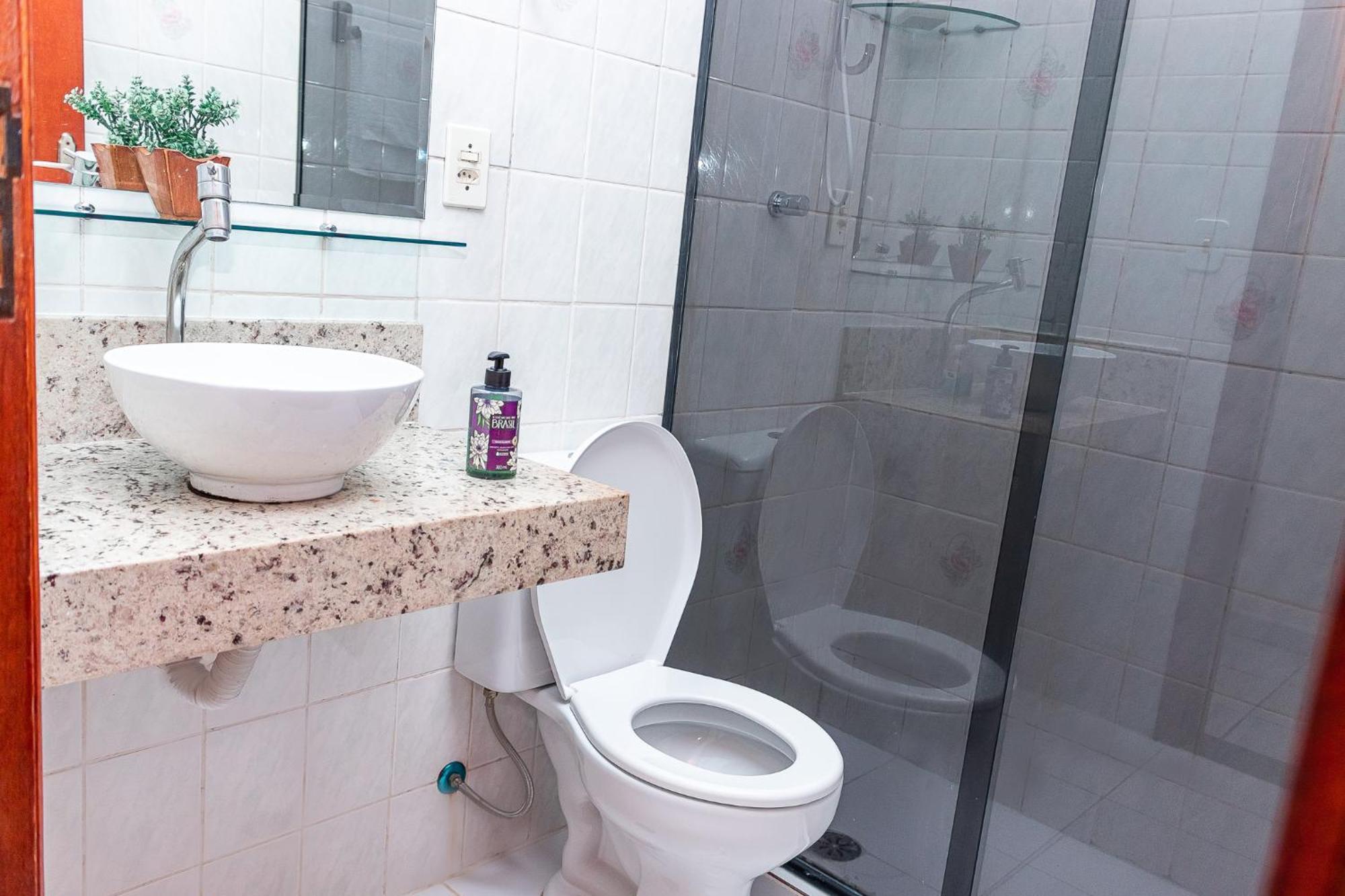 2 Quartos Com Ar Condicionado E Varanda A 400m Da Maitinga - Estacionamento E Piscina - Wi-fi 409 Mbps Apartamento Bertioga